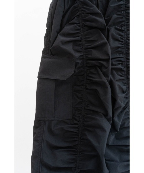 Knuth Marf(クヌースマーフ)の「waterproof gathered pants(その他パンツ・レディース・ブラック/アイボリー・FREE)」の16枚目の写真