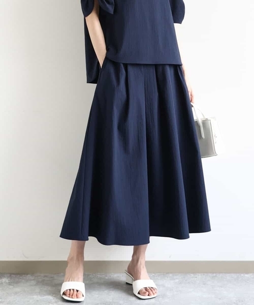MK MICHEL KLEIN（エムケーミッシェルクラン）の「タックフレアースカート/撥水/UVカット/洗える（スカート・レディース・ネイビー/ブルー・38）」の2枚目の写真