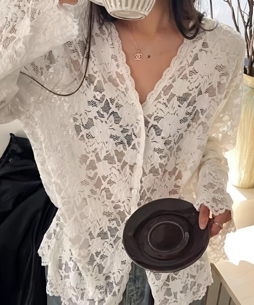 Achic（アシック）の「フラワーレースVネックシアーブラウス（シャツ/ブラウス・レディース・ホワイト/ブラック・M）」の7枚目の写真