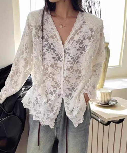 Achic（アシック）の「フラワーレースVネックシアーブラウス（シャツ/ブラウス・レディース・ホワイト/ブラック・M）」の11枚目の写真