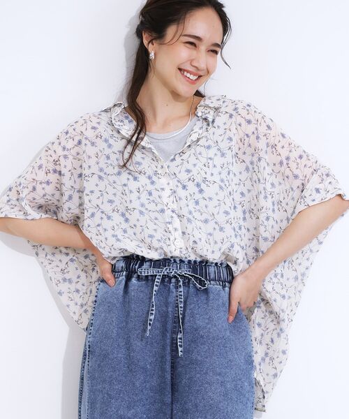 Cutie Blonde（キューティーブロンド）の「大人のシアー感 ゆるさらポンチョシャツ（シャツ/ブラウス・レディース・ブラック/イエロー系その他/ブラウン系その他5/ネイビー系2/ブラック系2/ホワイト系9・00）」の2枚目の写真