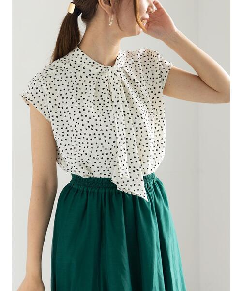 Te chichi(テチチ)の「パターンアソートボウタイブラウス(シャツ/ブラウス・レディース・ベージュ/オフホワイト/ブルー/ブラック・F)」の10枚目の写真