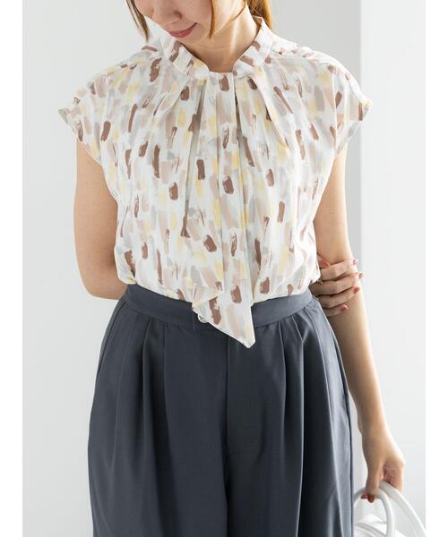 Te chichi(テチチ)の「パターンアソートボウタイブラウス(シャツ/ブラウス・レディース・ベージュ/オフホワイト/ブルー/ブラック・F)」の17枚目の写真