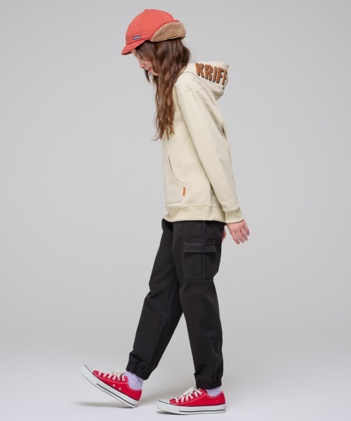 KRIFF MAYER Kid's Collection(クリフメイヤーキッズコレクション)の「サガラ刺繍裏起毛パーカー(フードロゴ)(スウェット・キッズ・チャコール/ベージュ/パープル/ブラウン/レッド/グリーン/カラフル/ナチュラル・120/130/140/150/160/170)」の22枚目の写真