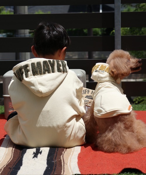KRIFF MAYER Kid's Collection(クリフメイヤーキッズコレクション)の「サガラ刺繍裏起毛パーカー(フードロゴ)(スウェット・キッズ・チャコール/ベージュ/パープル/ブラウン/レッド/グリーン/カラフル/ナチュラル・120/130/140/150/160/170)」の9枚目の写真