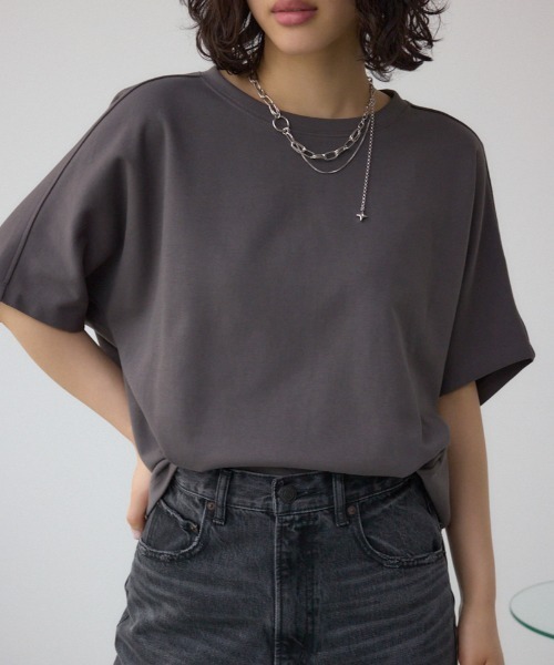 AZUL by moussy(アズールバイマウジー)の「コクーンカットトップス(Tシャツ/カットソー・レディース・ブラック/チャコールグレー/オフホワイト・FREE)」の1枚目の写真