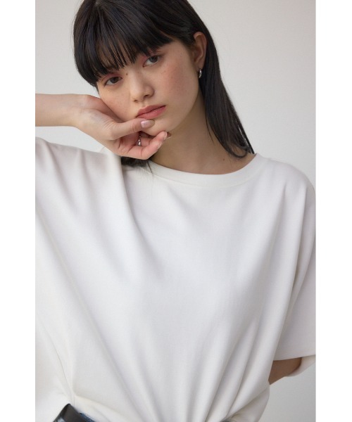 AZUL by moussy(アズールバイマウジー)の「コクーンカットトップス(Tシャツ/カットソー・レディース・ブラック/チャコールグレー/オフホワイト・FREE)」の4枚目の写真