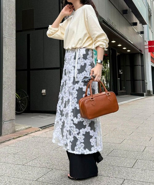 fredy emue（フレディエミュ）の「フラワーモチーフレイヤードスカート（スカート・レディース・オフホワイト/ブラック・38）」の5枚目の写真