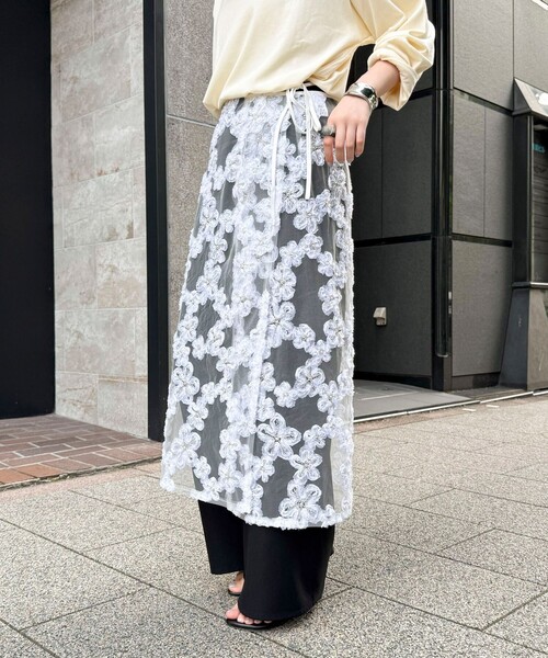 fredy emue（フレディエミュ）の「フラワーモチーフレイヤードスカート（スカート・レディース・オフホワイト/ブラック・38）」の10枚目の写真