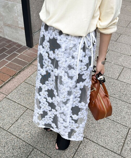 fredy emue（フレディエミュ）の「フラワーモチーフレイヤードスカート（スカート・レディース・オフホワイト/ブラック・38）」の12枚目の写真