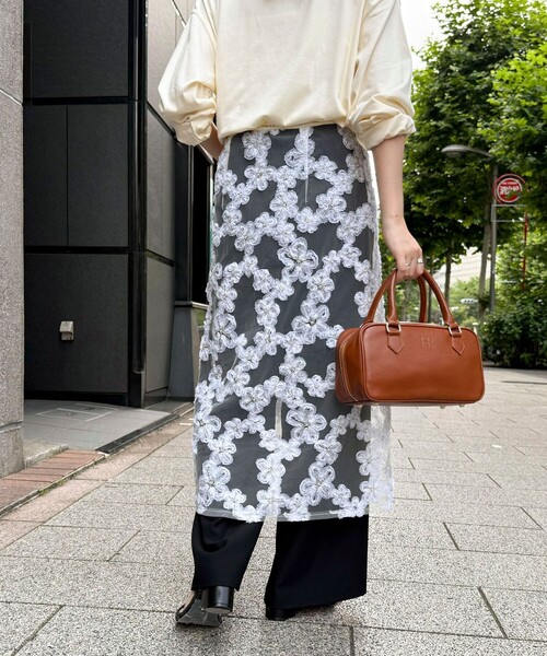 fredy emue（フレディエミュ）の「フラワーモチーフレイヤードスカート（スカート・レディース・オフホワイト/ブラック・38）」の13枚目の写真