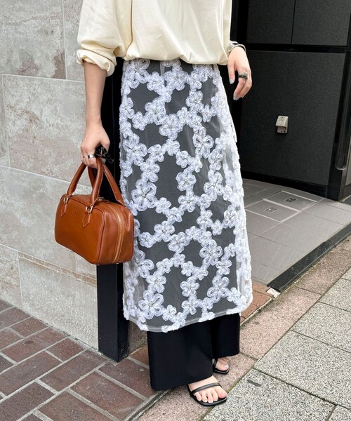 fredy emue（フレディエミュ）の「フラワーモチーフレイヤードスカート（スカート・レディース・オフホワイト/ブラック・38）」の14枚目の写真