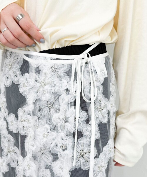 fredy emue（フレディエミュ）の「フラワーモチーフレイヤードスカート（スカート・レディース・オフホワイト/ブラック・38）」の17枚目の写真