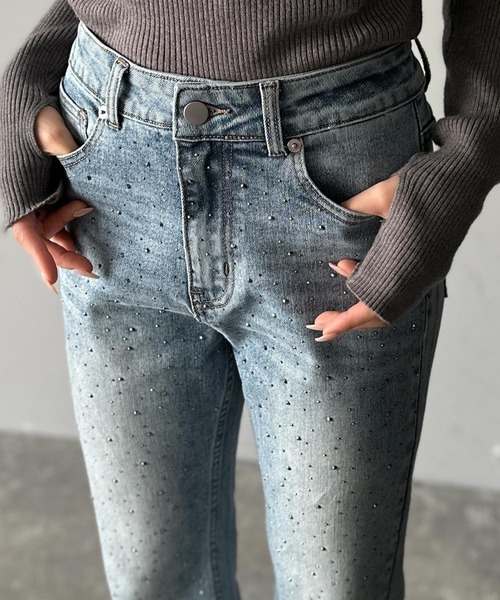 mily bilet(ミウィビレット)の「【mily bilet】動くたび、キラキラ輝くオーロラストーンが主役。ヴィンテージライクフレアデニムパンツ(デニムパンツ・レディース・その他1/ブルー/ブラック・LARGE/MEDIUM/SMALL/X-LARGE)」の17枚目の写真