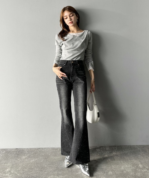 mily bilet(ミウィビレット)の「【mily bilet】動くたび、キラキラ輝くオーロラストーンが主役。ヴィンテージライクフレアデニムパンツ(デニムパンツ・レディース・その他1/ブルー/ブラック・LARGE/MEDIUM/SMALL/X-LARGE)」の15枚目の写真