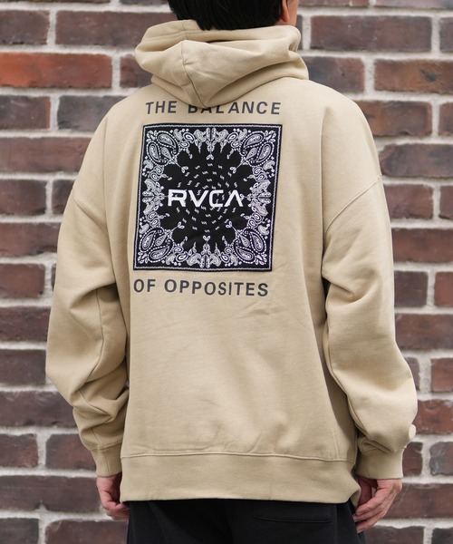 RVCA(ルーカ)の「RVCA/ルーカ プルオーバー/パーカー バックプリント バンダナ柄 BF042-P01(パーカー・メンズ・ブラック×グレー/カーキブラウン/ホワイト×ブラック・M/L/S)」の1枚目の写真