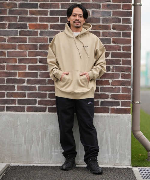 RVCA(ルーカ)の「RVCA/ルーカ プルオーバー/パーカー バックプリント バンダナ柄 BF042-P01(パーカー・メンズ・ブラック×グレー/カーキブラウン/ホワイト×ブラック・M/L/S)」の20枚目の写真