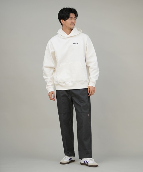 RVCA(ルーカ)の「RVCA/ルーカ プルオーバー/パーカー バックプリント バンダナ柄 BF042-P01(パーカー・メンズ・ブラック×グレー/カーキブラウン/ホワイト×ブラック・M/L/S)」の7枚目の写真