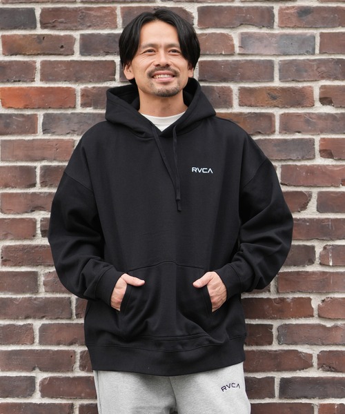 RVCA(ルーカ)の「RVCA/ルーカ プルオーバー/パーカー バックプリント バンダナ柄 BF042-P01(パーカー・メンズ・ブラック×グレー/カーキブラウン/ホワイト×ブラック・M/L/S)」の10枚目の写真