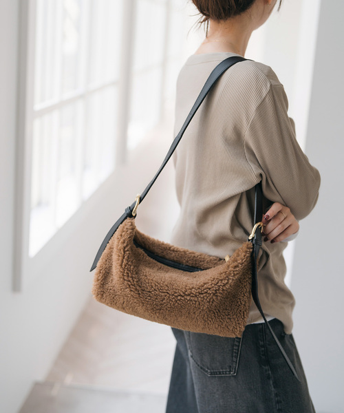 Spick & Span（スピックアンドスパン）の「VIOLAd’ORO / ヴィオラドーロ ボアショルダーバッグ（ショルダーバッグ・レディース・ライトグレー/ブラウン・FREE）」の6枚目の写真