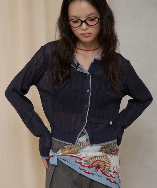 MUHET(ミュエータ)の「layered-look crew neck knit cardigan / レイヤード風ニットカーディガン(カーディガン/ボレロ・レディース・チャコールグレー/ブラウン/ネイビー/ベージュ・FREE)」の4枚目の写真
