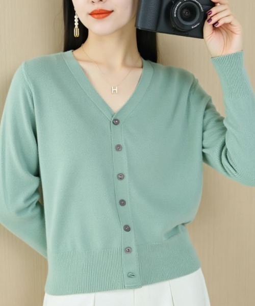 cammie(キャミー)の「Vネックボタンカーディガン(カーディガン/ボレロ・レディース・ネイビー/ブラック/ライトブルー/ブラウン・L/M)」の19枚目の写真