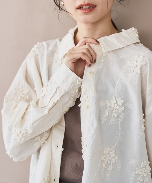 coen(コーエン)の「3D刺繍ロングスリーブシャツ(シャツ/ブラウス・レディース・ベージュ/ダークグレー/ダークオレンジ/オフホワイト・M/L)」の9枚目の写真