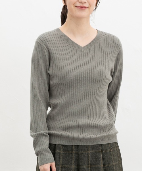 Honeys（ハニーズ）の「リブＶネックニット（ニット/セーター・レディース・オレンジ/ネイビー/モカ/ラベンダー/ブルー/ヘザーチャコール/ブラック/ライトベージュ/アイボリー・L/LL/M/S）」の3枚目の写真