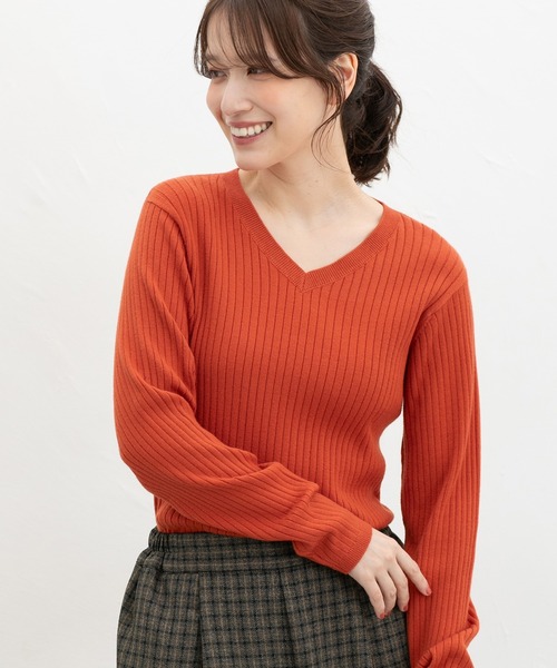 Honeys（ハニーズ）の「リブＶネックニット（ニット/セーター・レディース・オレンジ/ネイビー/モカ/ラベンダー/ブルー/ヘザーチャコール/ブラック/ライトベージュ/アイボリー・L/LL/M/S）」の9枚目の写真