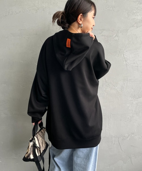 UNIVERSAL OVERALL（ユニバーサルオーバーオール）の「[UNIVERSAL OVERALL/ユニバーサルオーバーオール] 別注 ワンポイントロゴ刺繍 ポンチ スウェットパーカー（パーカー・レディース・オレンジ/チャコールグレー/ブラック・S/M/L）」の16枚目の写真