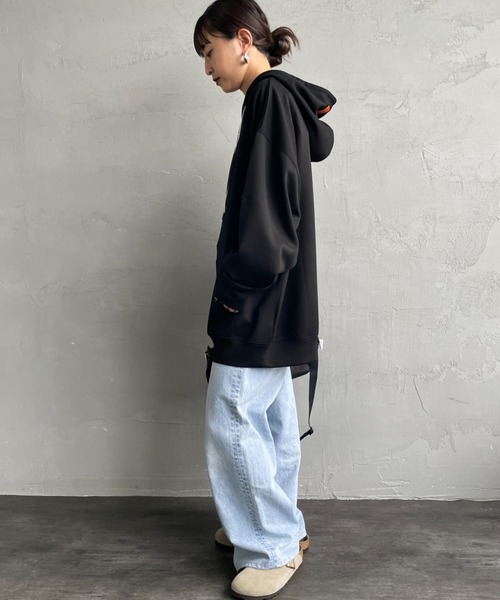 UNIVERSAL OVERALL（ユニバーサルオーバーオール）の「[UNIVERSAL OVERALL/ユニバーサルオーバーオール] 別注 ワンポイントロゴ刺繍 ポンチ スウェットパーカー（パーカー・レディース・オレンジ/チャコールグレー/ブラック・S/M/L）」の18枚目の写真