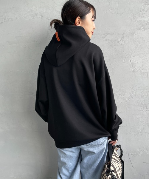 UNIVERSAL OVERALL（ユニバーサルオーバーオール）の「[UNIVERSAL OVERALL/ユニバーサルオーバーオール] 別注 ワンポイントロゴ刺繍 ポンチ スウェットパーカー（パーカー・レディース・オレンジ/チャコールグレー/ブラック・S/M/L）」の10枚目の写真