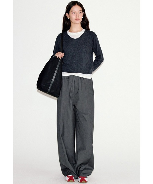 Fano Studios(ファノ ストゥディオズ)の「ドローストリングウエスト ワイドパンツ FQ25K048【Fano Studios】【2025AW】(スラックス・レディース・チャコール・L/M/S)」の2枚目の写真