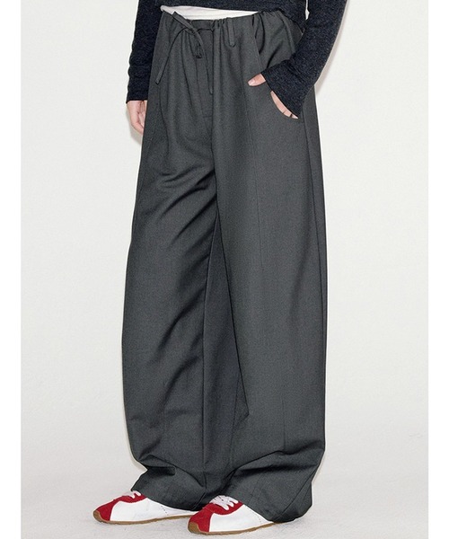 Fano Studios(ファノ ストゥディオズ)の「ドローストリングウエスト ワイドパンツ FQ25K048【Fano Studios】【2025AW】(スラックス・レディース・チャコール・L/M/S)」の5枚目の写真