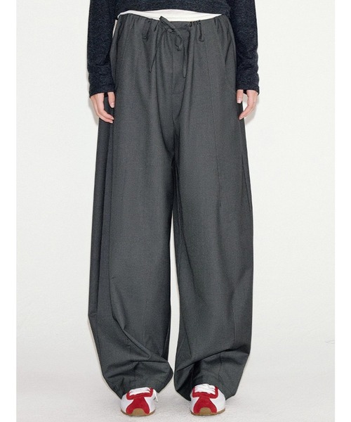 Fano Studios(ファノ ストゥディオズ)の「ドローストリングウエスト ワイドパンツ FQ25K048【Fano Studios】【2025AW】(スラックス・レディース・チャコール・L/M/S)」の6枚目の写真