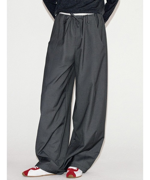 Fano Studios(ファノ ストゥディオズ)の「ドローストリングウエスト ワイドパンツ FQ25K048【Fano Studios】【2025AW】(スラックス・レディース・チャコール・L/M/S)」の7枚目の写真