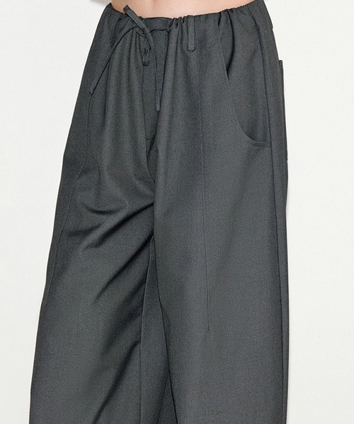 Fano Studios(ファノ ストゥディオズ)の「ドローストリングウエスト ワイドパンツ FQ25K048【Fano Studios】【2025AW】(スラックス・レディース・チャコール・L/M/S)」の8枚目の写真