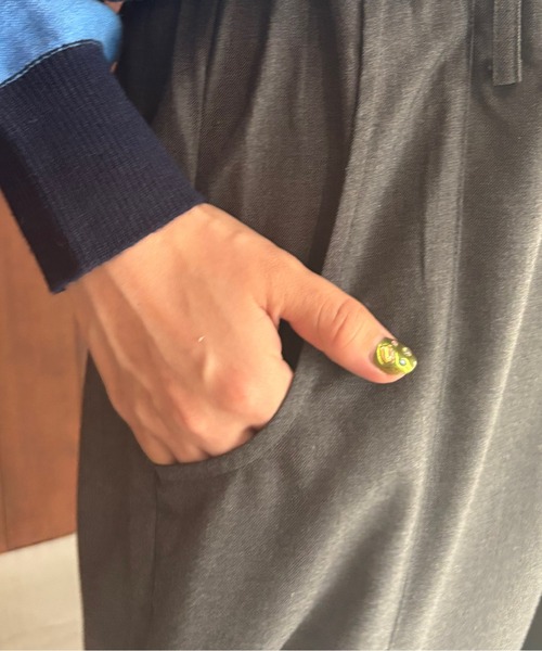 Fano Studios(ファノ ストゥディオズ)の「ドローストリングウエスト ワイドパンツ FQ25K048【Fano Studios】【2025AW】(スラックス・レディース・チャコール・L/M/S)」の14枚目の写真