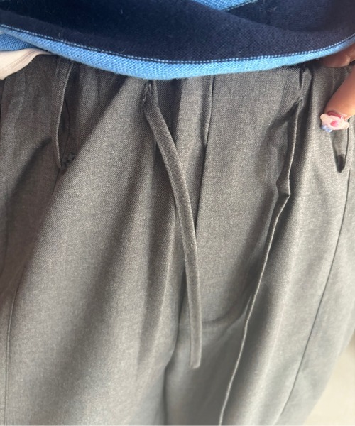 Fano Studios(ファノ ストゥディオズ)の「ドローストリングウエスト ワイドパンツ FQ25K048【Fano Studios】【2025AW】(スラックス・レディース・チャコール・L/M/S)」の17枚目の写真
