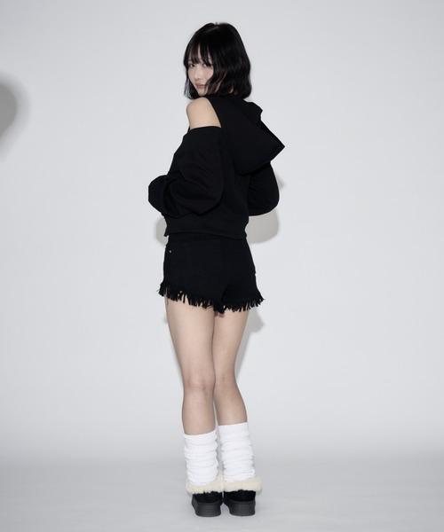 tinkerend(ティンカーエンド)の「Off-the-shoulder Layered Hoodie / オフショルダーレイヤードパーカー(パーカー・レディース・グレー/ブラック・FREE)」の11枚目の写真
