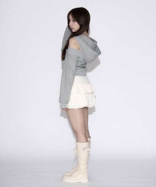 tinkerend(ティンカーエンド)の「Off-the-shoulder Layered Hoodie / オフショルダーレイヤードパーカー(パーカー・レディース・グレー/ブラック・FREE)」の19枚目の写真