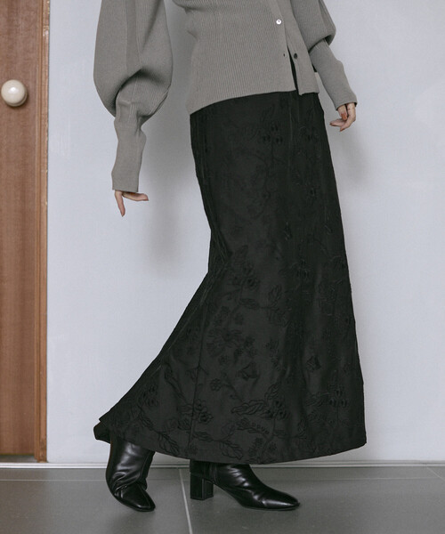 Firsthand（ファーストハンド）の「Firsthand/ファーストハンド フラワー刺繍 Iライン イージースカート（スカート・レディース・ブラック/チャコールグレー・S/M）」の2枚目の写真