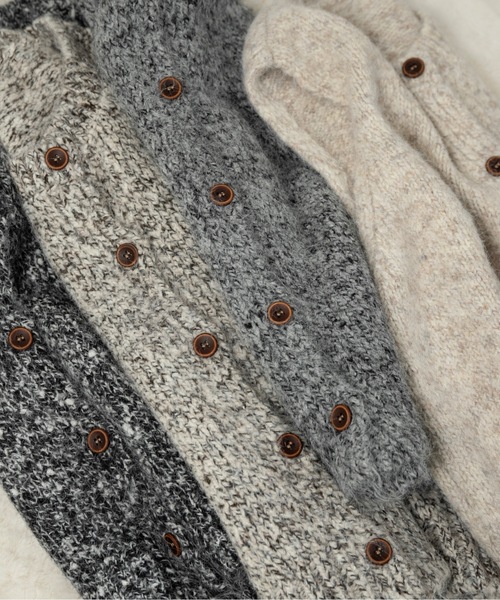 lawgy（ラウジー）の「fluffy mix wood like button knit vest / フラッフィーミックスウッドライクボタンニットベスト（ベスト・レディース・ブラック/グレー/ブラウン/ベージュ・FREE）」の16枚目の写真