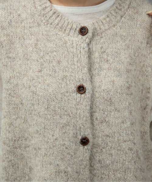 lawgy（ラウジー）の「fluffy mix wood like button knit vest / フラッフィーミックスウッドライクボタンニットベスト（ベスト・レディース・ブラック/グレー/ブラウン/ベージュ・FREE）」の8枚目の写真