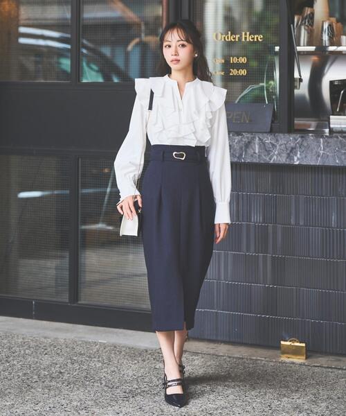 SWINGLE(スウィングル)の「パールボタン付フリルブラウス(シャツ/ブラウス・レディース・ブラック/オフホワイト/ベージュ・FREE)」の4枚目の写真