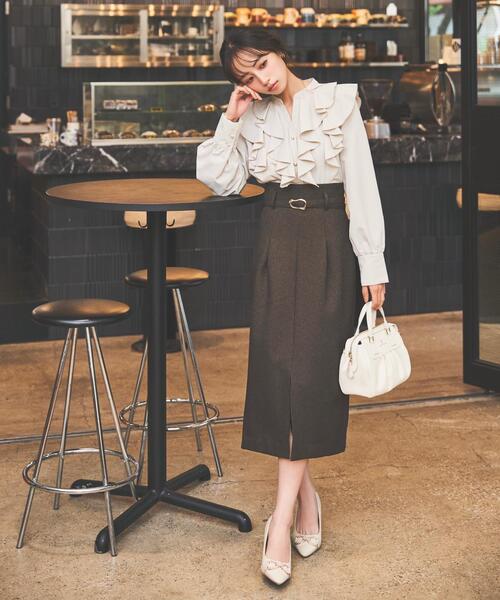 SWINGLE(スウィングル)の「パールボタン付フリルブラウス(シャツ/ブラウス・レディース・ブラック/オフホワイト/ベージュ・FREE)」の8枚目の写真