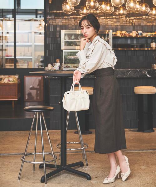 SWINGLE(スウィングル)の「パールボタン付フリルブラウス(シャツ/ブラウス・レディース・ブラック/オフホワイト/ベージュ・FREE)」の15枚目の写真