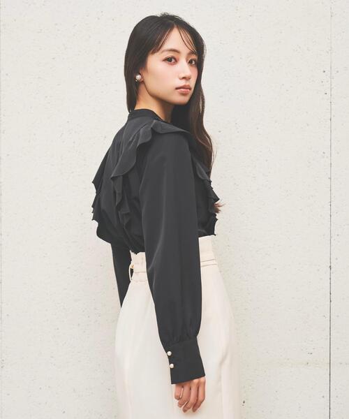 SWINGLE(スウィングル)の「パールボタン付フリルブラウス(シャツ/ブラウス・レディース・ブラック/オフホワイト/ベージュ・FREE)」の21枚目の写真