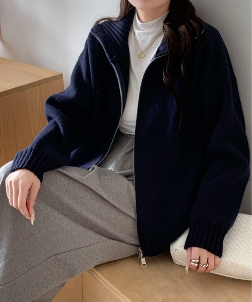 Maison Calme(メゾンカルム)の「ルーズシルエットダブルジップスタンドネックニットカーディガン 春ニット(ニット/セーター・レディース・ベージュ/ネイビー/ホワイト/ブラウン/ブラック・F)」の19枚目の写真