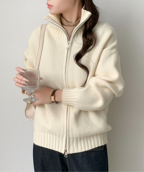 Maison Calme(メゾンカルム)の「ルーズシルエットダブルジップスタンドネックニットカーディガン 春ニット(ニット/セーター・レディース・ベージュ/ネイビー/ホワイト/ブラウン/ブラック・F)」の7枚目の写真
